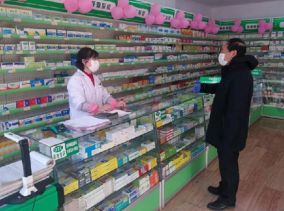 黑龍江省綏化市市場監督管理局局長王偉學對全市防疫用品安全工作進行調研